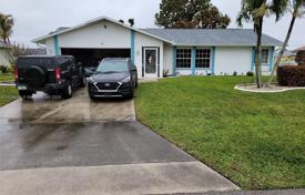 Haus in der Stadt – Cape Coral, Florida, Vereinigte Staaten. $357 000