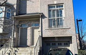 9-zimmer stadthaus in North York, Kanada. C$1 097 000