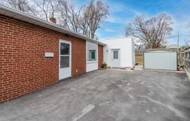 9-zimmer haus in der stadt in Scarborough, Kanada. C$1 184 000