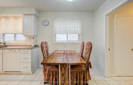 7-zimmer haus in der stadt in North York, Kanada. C$2 433 000