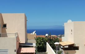 Stadthaus – Adeje, Santa Cruz de Tenerife, Kanarische Inseln (Kanaren),  Spanien. 325 000 €
