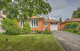 5-zimmer haus in der stadt in North York, Kanada. C$1 813 000