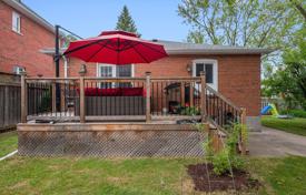 7-zimmer haus in der stadt in North York, Kanada. C$1 875 000