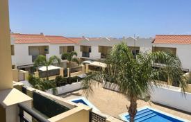 4-zimmer einfamilienhaus 287 m² in Costa Adeje, Spanien. 665 000 €