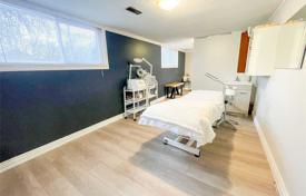 4-zimmer haus in der stadt in Etobicoke, Kanada. C$2 115 000