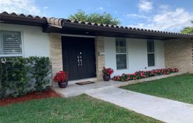 Villa – Miami, Florida, Vereinigte Staaten. 1 111 000 €