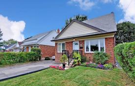 6-zimmer haus in der stadt in Scarborough, Kanada. C$1 326 000