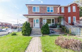 6-zimmer haus in der stadt in East York, Kanada. C$1 394 000