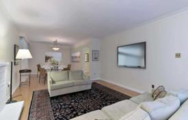 8-zimmer haus in der stadt in Etobicoke, Kanada. C$1 314 000