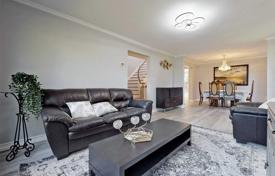 6-zimmer haus in der stadt in Scarborough, Kanada. C$1 688 000