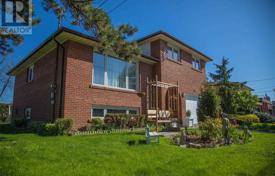 3-zimmer haus in der stadt in Etobicoke, Kanada. C$1 569 000