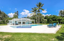 Villa – South Miami, Florida, Vereinigte Staaten. 887 000 €