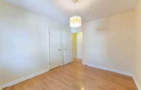 8-zimmer haus in der stadt in Etobicoke, Kanada. C$1 404 000