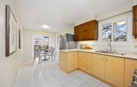 9-zimmer haus in der stadt in Scarborough, Kanada. C$1 787 000