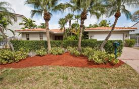 Villa – North Miami Beach, Florida, Vereinigte Staaten. $1 048 000