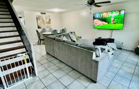 Haus in der Stadt – Pembroke Pines, Broward, Florida,  Vereinigte Staaten. $445 000