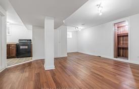 8-zimmer haus in der stadt in Scarborough, Kanada. C$1 287 000