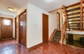 11-zimmer haus in der stadt in Scarborough, Kanada. C$1 947 000