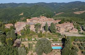 10-zimmer schloss 980 m² in Bucine, Italien. 2 800 000 €