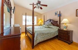 4-zimmer haus in der stadt 158 m² in Miami, Vereinigte Staaten. $649 000