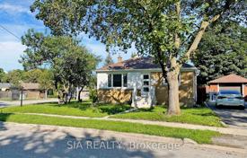 12-zimmer haus in der stadt in Etobicoke, Kanada. C$1 646 000
