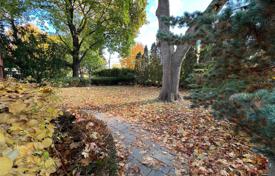 3-zimmer haus in der stadt in Etobicoke, Kanada. C$1 297 000