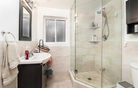 10-zimmer haus in der stadt in Etobicoke, Kanada. C$1 813 000