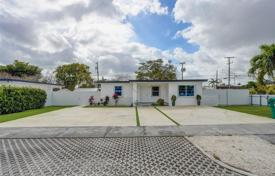 4-zimmer haus in der stadt 139 m² in Miami, Vereinigte Staaten. $710 000