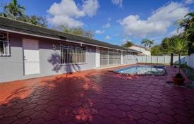 5-zimmer haus in der stadt 346 m² in Miami, Vereinigte Staaten. $1 199 000