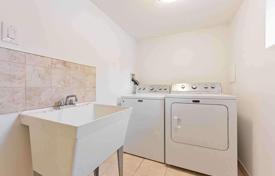 5-zimmer haus in der stadt in North York, Kanada. C$1 333 000