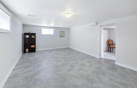 9-zimmer haus in der stadt in North York, Kanada. C$1 612 000