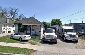 6-zimmer haus in der stadt in Etobicoke, Kanada. C$2 197 000