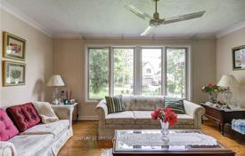 9-zimmer haus in der stadt in Etobicoke, Kanada. C$1 816 000
