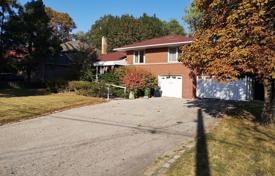 8-zimmer haus in der stadt in Etobicoke, Kanada. C$2 692 000