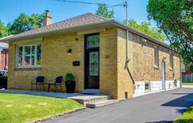 4-zimmer haus in der stadt in Scarborough, Kanada. C$1 056 000