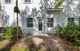 Haus in der Stadt – Pompano Beach, Florida, Vereinigte Staaten. $460 000
