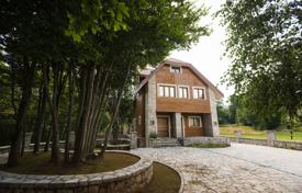 Haus in der Stadt – Cetinje (city), Cetinje, Montenegro. 560 000 €