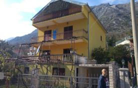4-zimmer einfamilienhaus 189 m² in Kotor (Stadt), Montenegro. 275 000 €