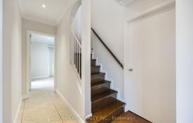 8-zimmer haus in der stadt in North York, Kanada. C$2 215 000