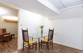 13-zimmer haus in der stadt in Scarborough, Kanada. C$1 878 000