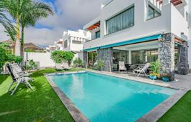 Villa – Los Cristianos, Santa Cruz de Tenerife, Kanarische Inseln (Kanaren),  Spanien. 1 380 000 €