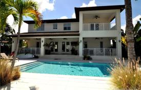 Villa – North Miami, Florida, Vereinigte Staaten. 2 324 000 €