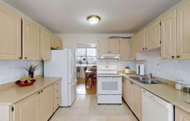 10-zimmer haus in der stadt in Etobicoke, Kanada. C$1 183 000