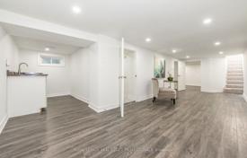 8-zimmer haus in der stadt in Scarborough, Kanada. C$1 280 000