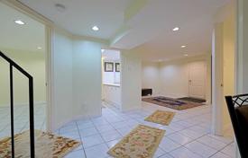 6-zimmer haus in der stadt in Etobicoke, Kanada. C$1 377 000