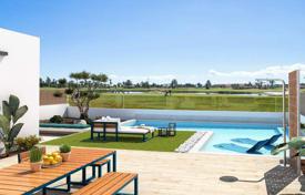 Nur wenige Gehminuten von Geschäften und Restaurants im La Serena Golf, Los Alcázares entfernt. Freistehende Villa mit privatem Pool (37.. 599 000 €