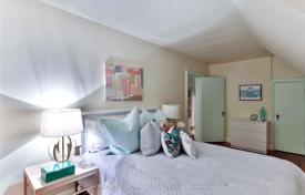 7-zimmer haus in der stadt in North York, Kanada. C$2 087 000