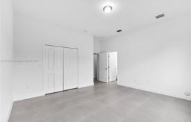 5-zimmer haus in der stadt 207 m² in Miami, Vereinigte Staaten. $1 199 000