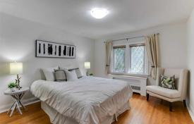 11-zimmer haus in der stadt in Etobicoke, Kanada. C$2 574 000