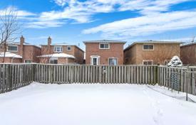 11-zimmer haus in der stadt in Scarborough, Kanada. C$1 690 000